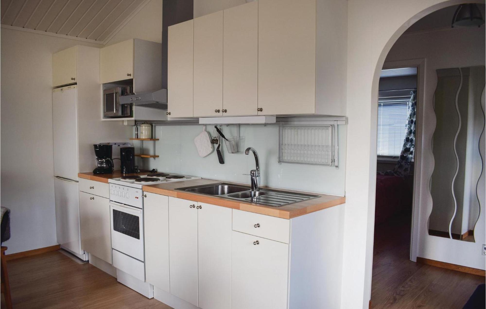 Amazing Home In Loettorp With House Sea View Екстериор снимка